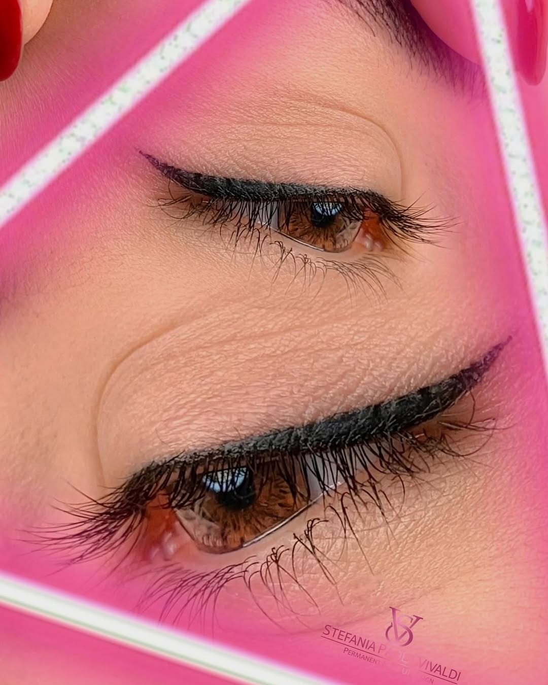 Trucco permanente eyeliner grafico realizzato da Stefania Vivaldi
